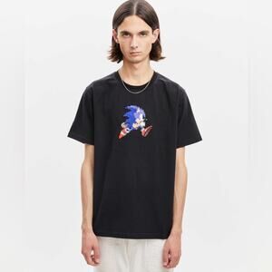 SONIC JUMPING T-SHIRT BLACK - BRICKTOWN X SONIC THE HEDGEHOG ™ EMBROIDERED SZ L